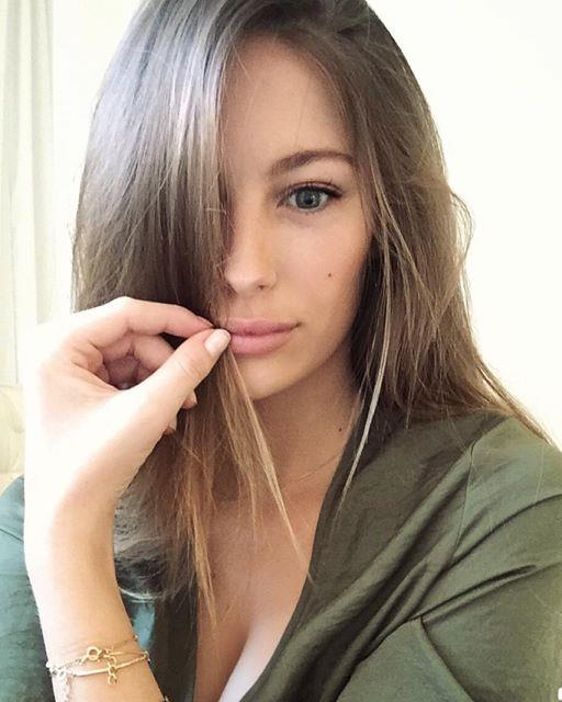 Mathilde Gøhler taking a selfie