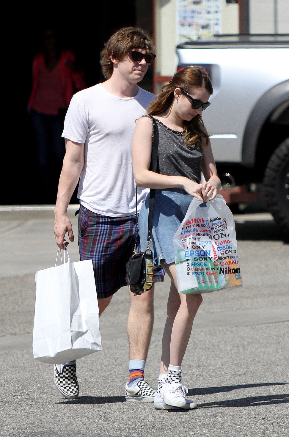Emma Roberts - Spotted shopping at Samy's in Los Angeles (30.03.2013) 