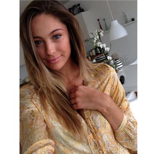 Mathilde Gøhler taking a selfie