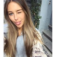 Mathilde Gøhler taking a selfie