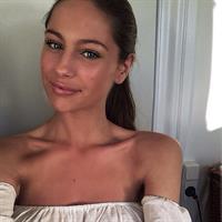 Mathilde Gøhler taking a selfie