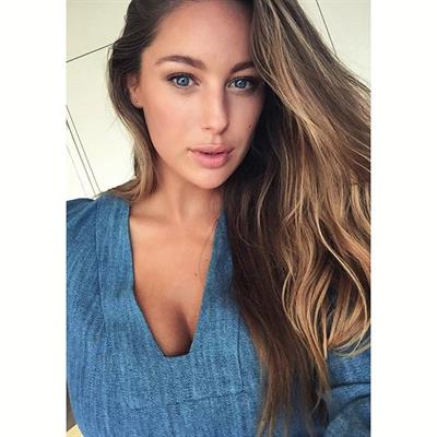 Mathilde Gøhler taking a selfie