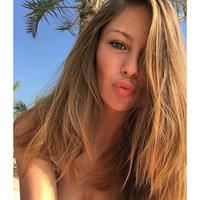 Mathilde Gøhler taking a selfie