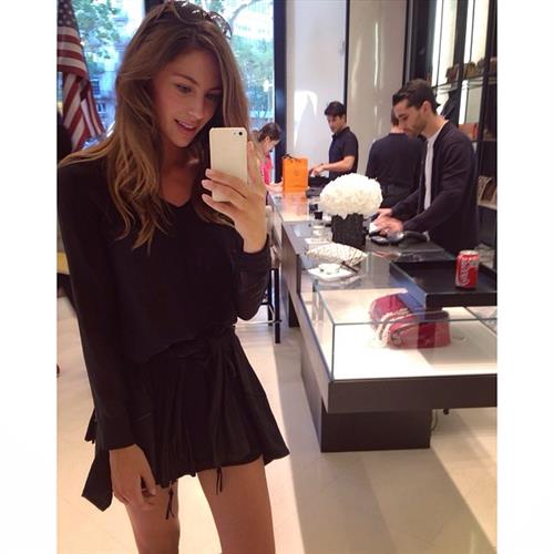 Mathilde Gøhler taking a selfie