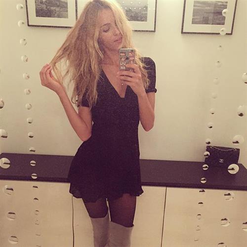 Valentina Zelyaeva taking a selfie