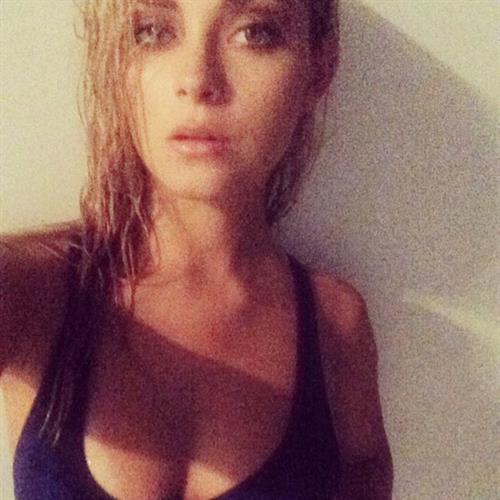 Alexandra Tyler taking a selfie