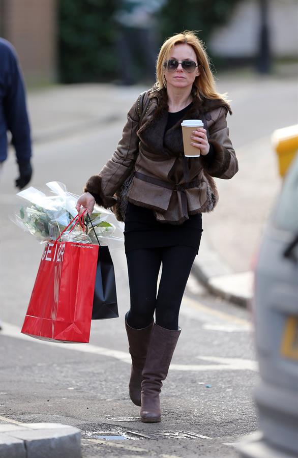 Geri Halliwell grabs a coffee in London February 4, 2013