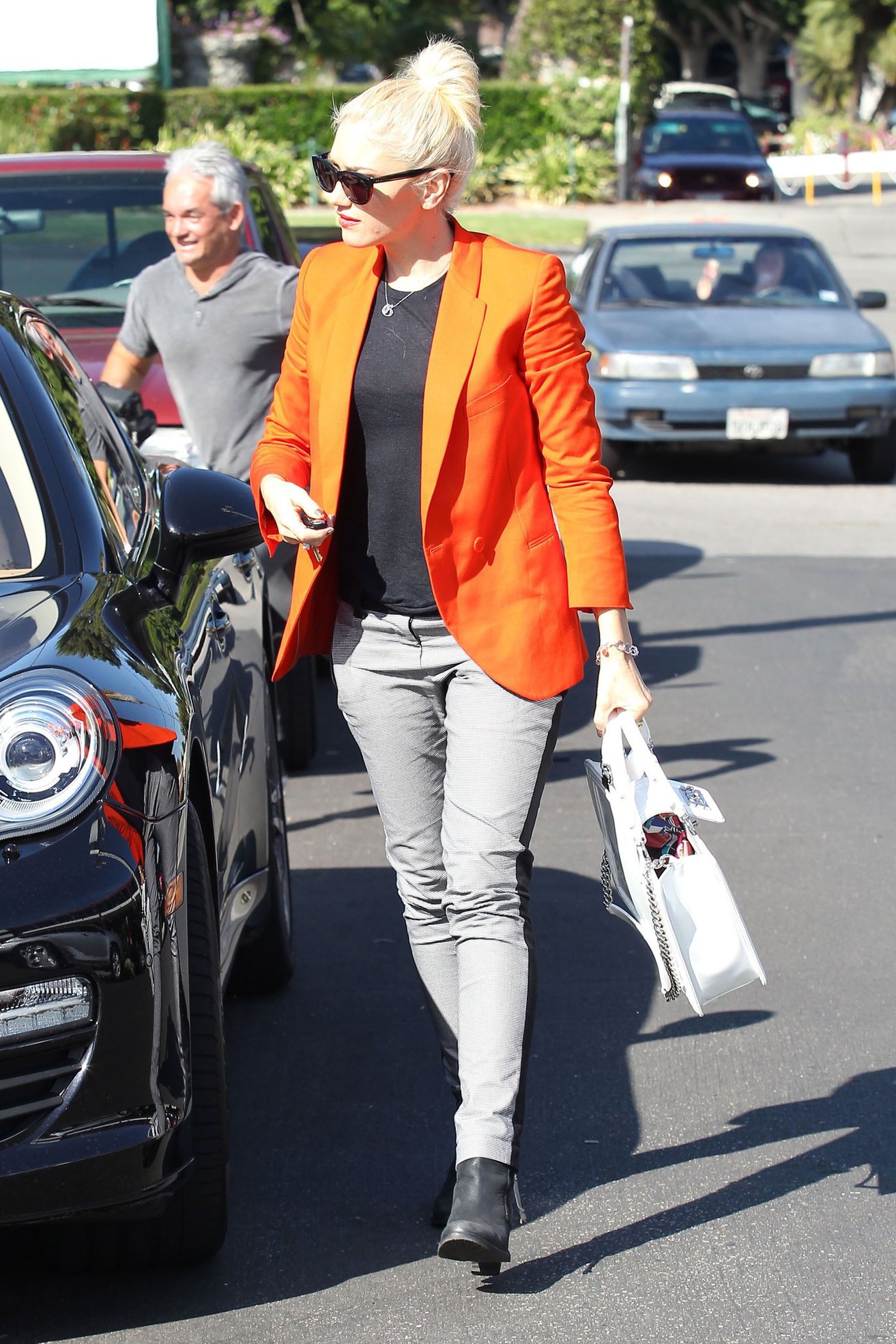 Gwen Stefani Spotted entering a store in Studio City (October 13, 2012) 