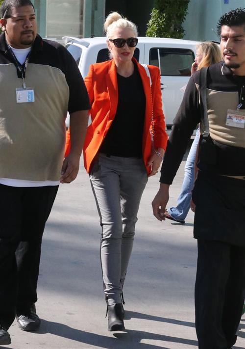 Gwen Stefani Spotted entering a store in Studio City (October 13, 2012) 