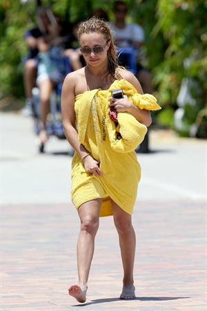 Hayden Panettiere 53Bikini candis at Miami Beach 12.05.13 