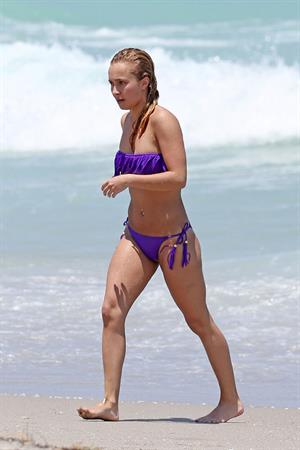 Hayden Panettiere 53Bikini candis at Miami Beach 12.05.13 