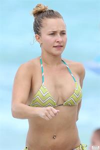 Hayden Panettiere - Bikini candids in Miami 9/1/13