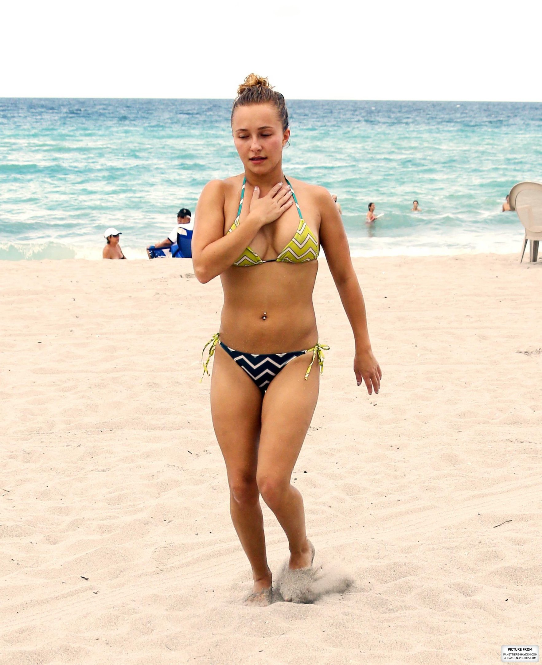 Hayden Panettiere Bikini Pictures Hayden Panettiere - Bikini candids in Miami 9/1/13