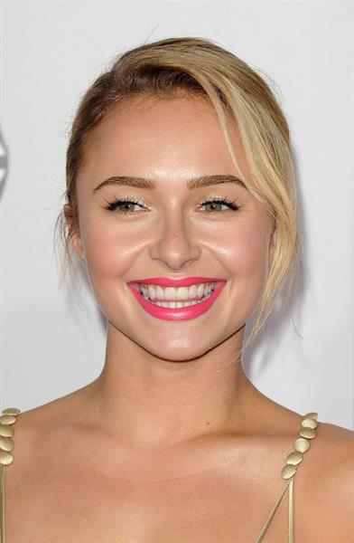 Hayden Panettiere American Music Awards (November 18, 2012) 