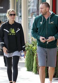 Heidi Klum Spotted leaving the gym and grabbing Starbucks in Brentwood (November 14, 2012) 