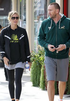 Heidi Klum Spotted leaving the gym and grabbing Starbucks in Brentwood (November 14, 2012) 