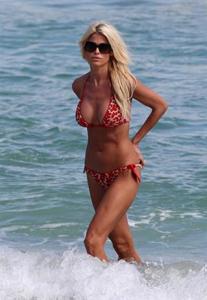 Victoria Silvstedt Spends the day on the beach in bikini in Miami on November 16, 2012