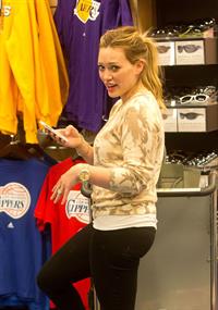 Hilary Duff arrives at Los Angeles International Airport (20.02.2013) 