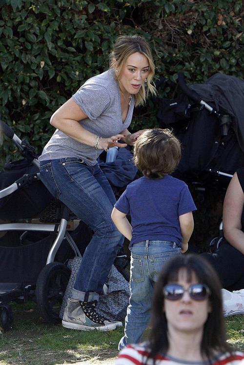 Hilary Duff – Farmers Market in Studio City 11/10/13  