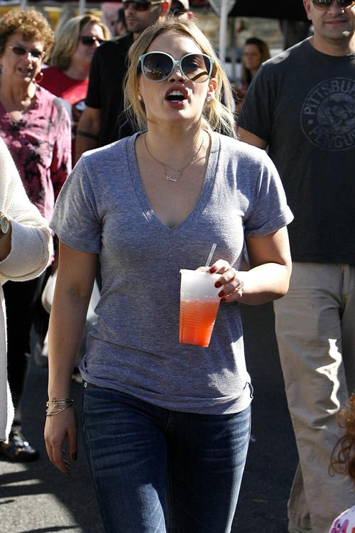 Hilary Duff – Farmers Market in Studio City 11/10/13  