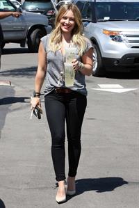 Hilary Duff Stops at Starbucks for an iced drink while out and about in Los Angeles (September 6, 2013) 