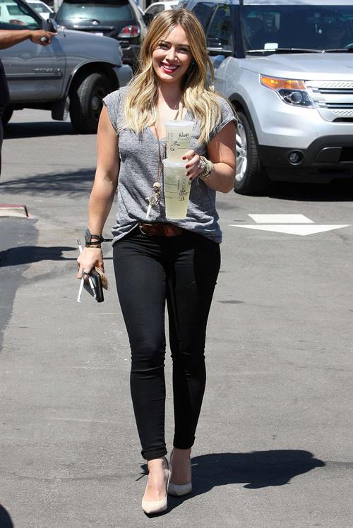 Hilary Duff Stops at Starbucks for an iced drink while out and about in Los Angeles (September 6, 2013) 