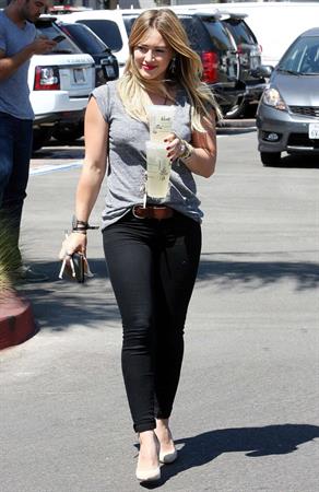 Hilary Duff Stops at Starbucks for an iced drink while out and about in Los Angeles (September 6, 2013) 