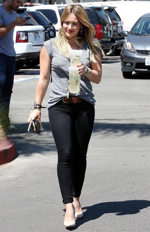 Hilary Duff Stops at Starbucks for an iced drink while out and about in Los Angeles (September 6, 2013) 