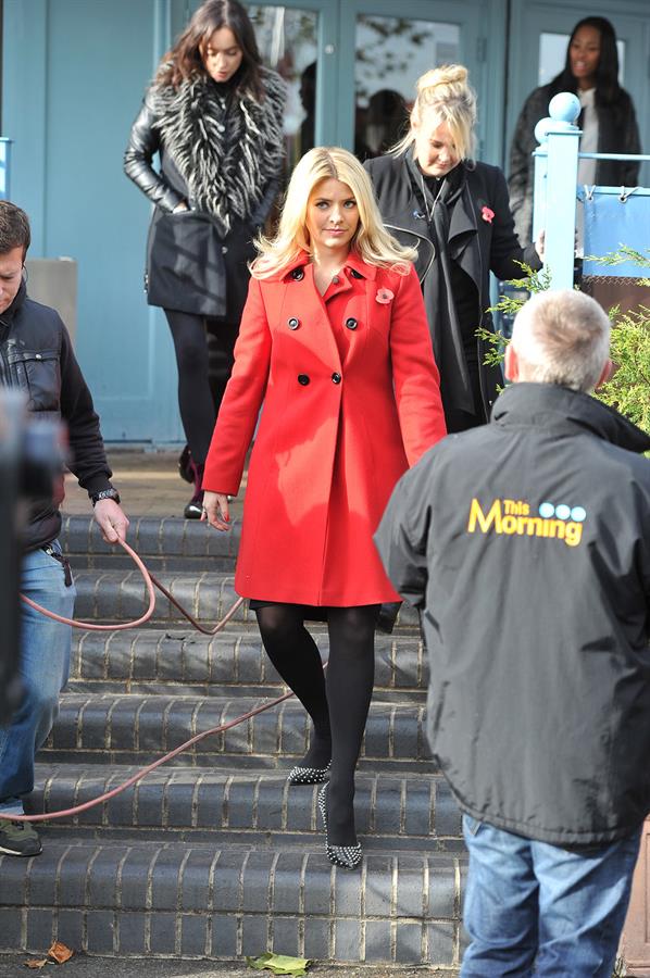 Holly Willoughby 'This Morning' London - November 6, 2012