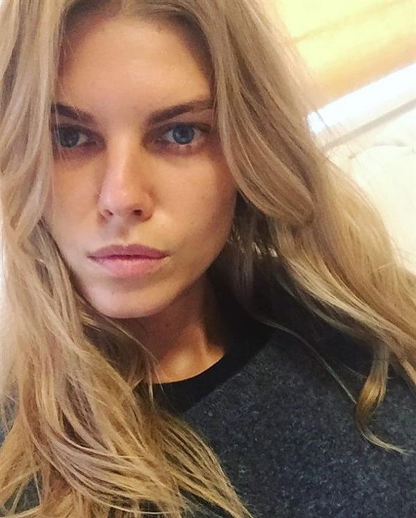 Maryna Linchuk taking a selfie