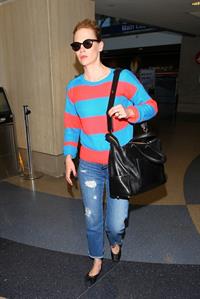 January Jones - Los Angeles International Airport (07.05.2013) 