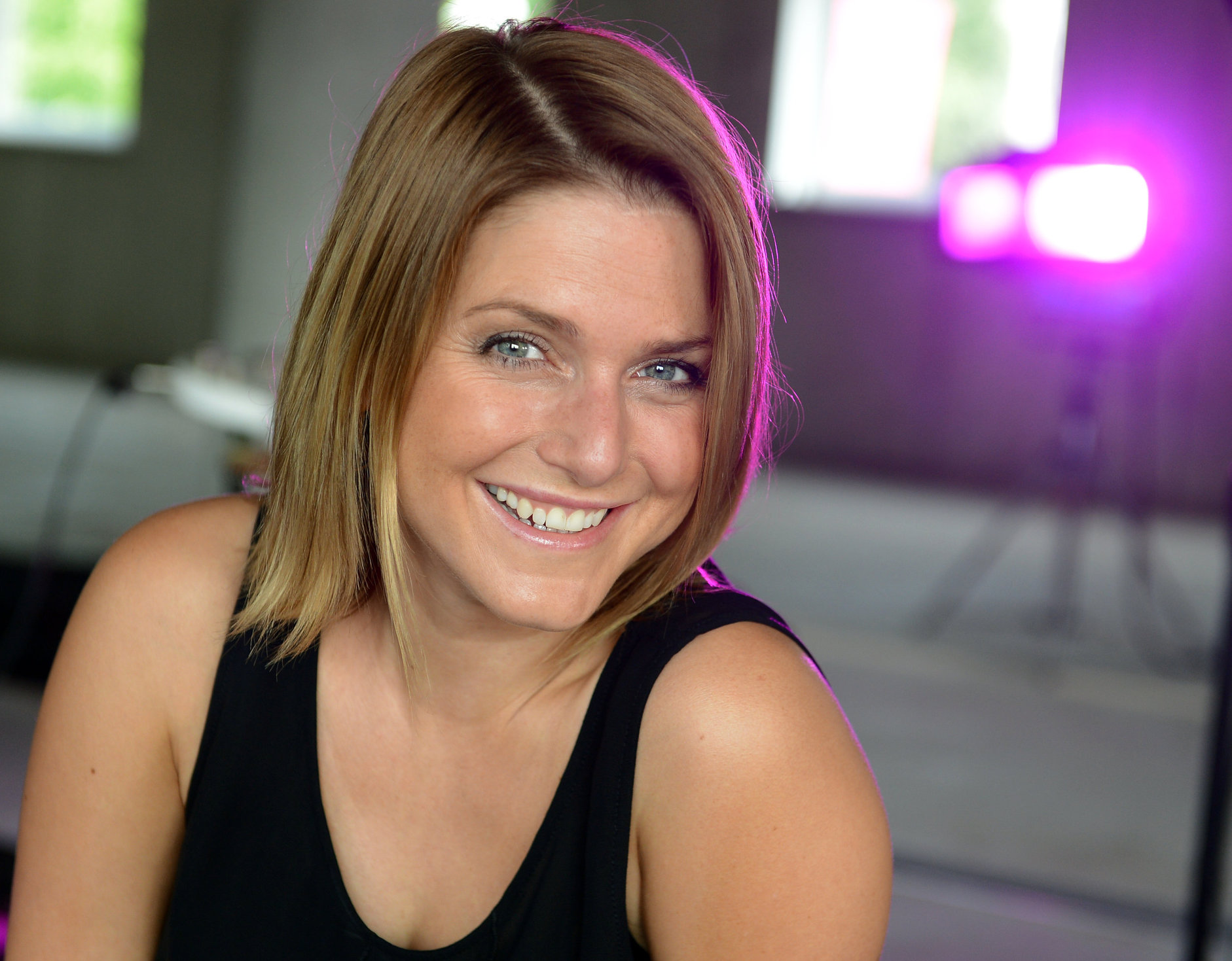 Jeanette Biedermann posiert am Rande der Dreharbeiten zur Serie 'Hauptstadtrevier' in Berlin 26.07.12