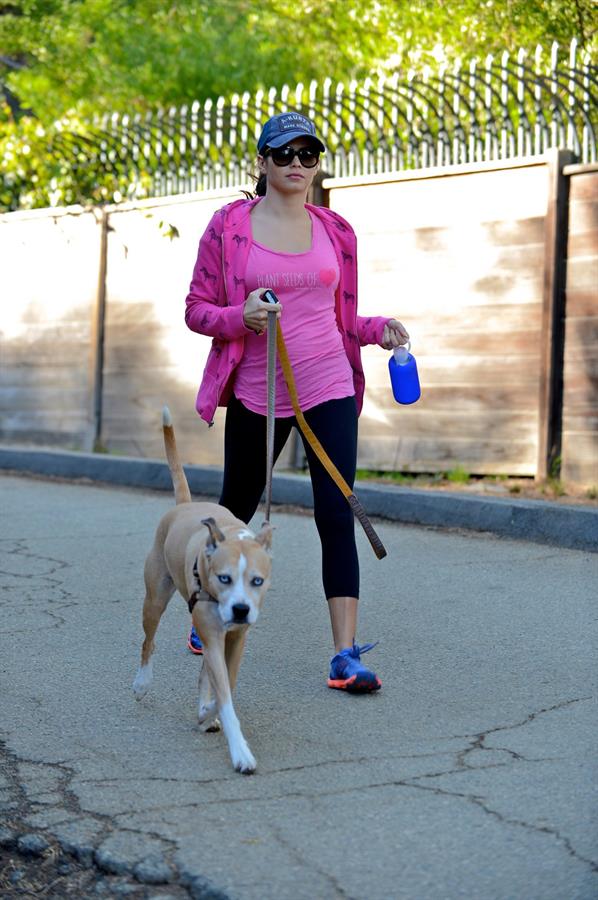 Jenna Dewan Takes her dog for a walk in Runyon Canyon, Los Angeles (November 16, 2012) 