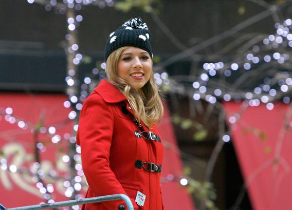 Jennette McCurdy 86th annual Macy’s Thanksgiving Day Parade NY 11/22/12 