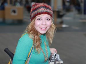Jennette McCurdy  catching flight back to LA in Vancouver 11/3/12 