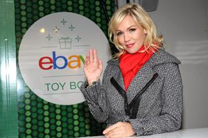 Jennie Garth eBay & Actress Jennie Garth Open 'The eBay Toy Bo' Pop-Up Store in NYC (Dec 6, 2012) 