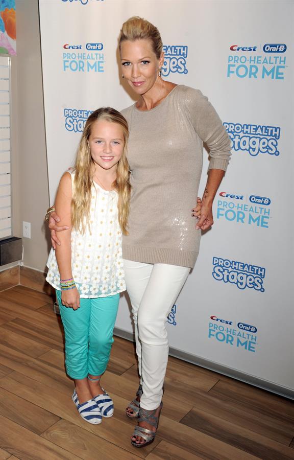 Jennie Garth - Crest & Oral-B Pro-Health Stages And Pro-Health For Me Launch (Aug 8, 2012)