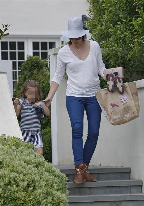 Jennifer Garner Takes daughter Seraphina Affleck to private party in Brentwood (April 28, 2013) 