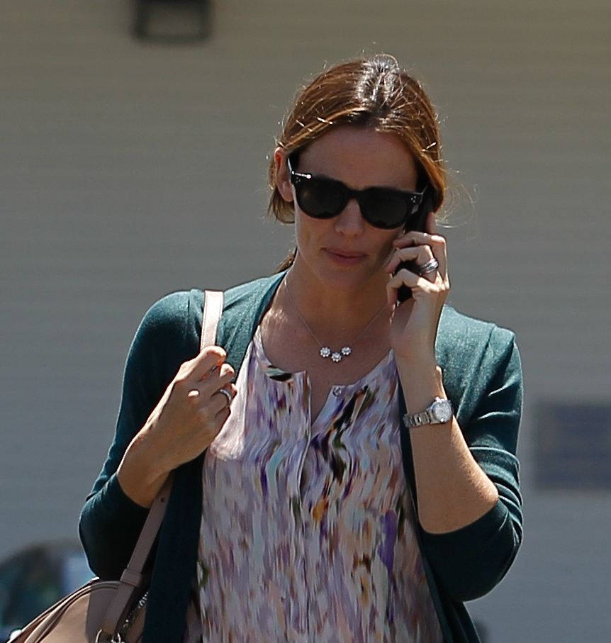 Jennifer Garner seen chatting away on her cellphone in Brentwood 