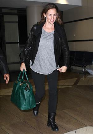 Jennifer Garner Departs LAAirport in L.A. (November 14, 2012) 