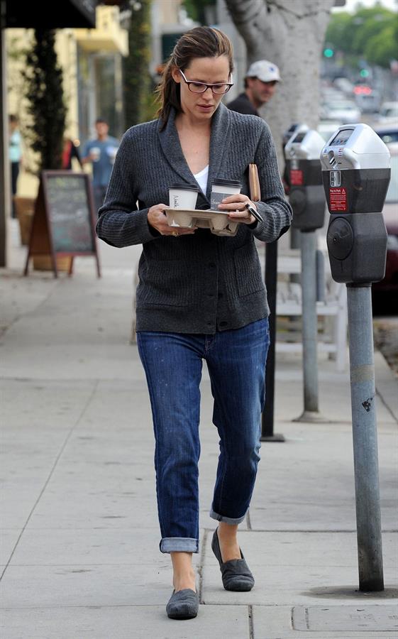 Jennifer Garner stops for coffee at Cafe Lue in LA October 4, 2012 