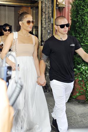 Jennifer Lopez dinner at Bubbys in New York City on July 24, 2012