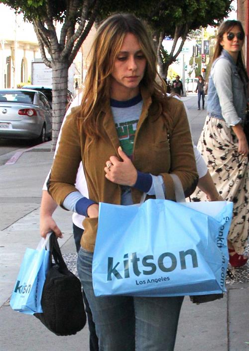 Jennifer Love Hewitt Pictures Jennifer Love Hewitt Shopping at Kitson in Beverly Hills April 6, 2013