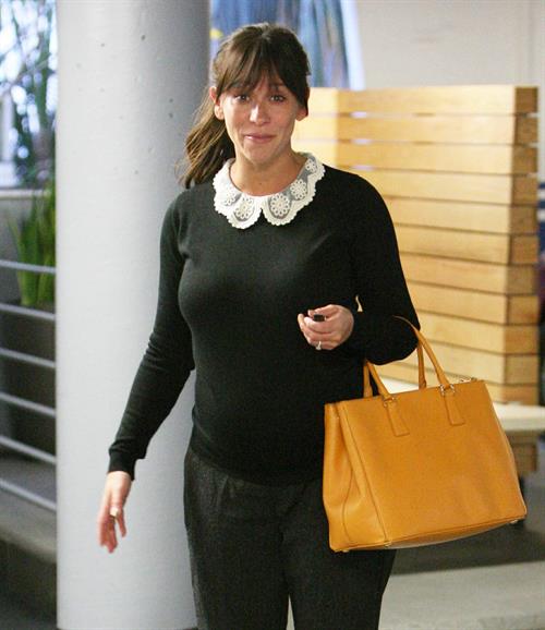 Jennifer Love Hewitt spotted out and about in Beverly Hills October 1, 2013 
