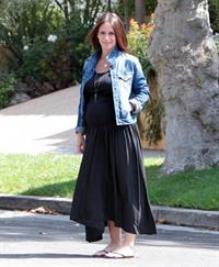 Jennifer Love Hewitt out at Starbucks in Los Angeles August 9, 2013 