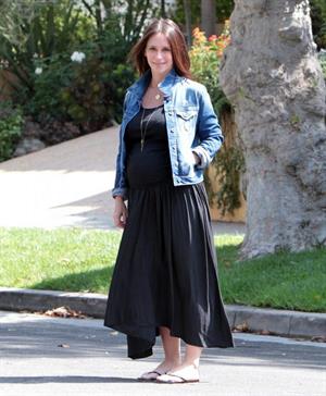 Jennifer Love Hewitt out at Starbucks in Los Angeles August 9, 2013 