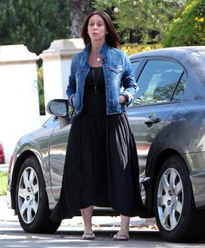 Jennifer Love Hewitt out at Starbucks in Los Angeles August 9, 2013 