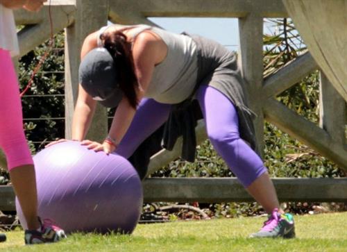 Jennifer Love Hewitt Jennifer Love Hewitt doing a yoga session in Santa Monica August 8, 2013  