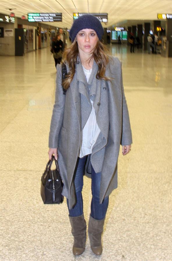 Jennifer Love Hewitt arrives on a flight at Dulles Airport in Washington, D.C. 12/22/12 
