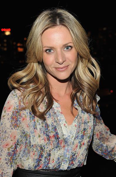 Jessalyn Gilsig at NY Upfronts celebration with Entertainment Weekly 16/05/10  